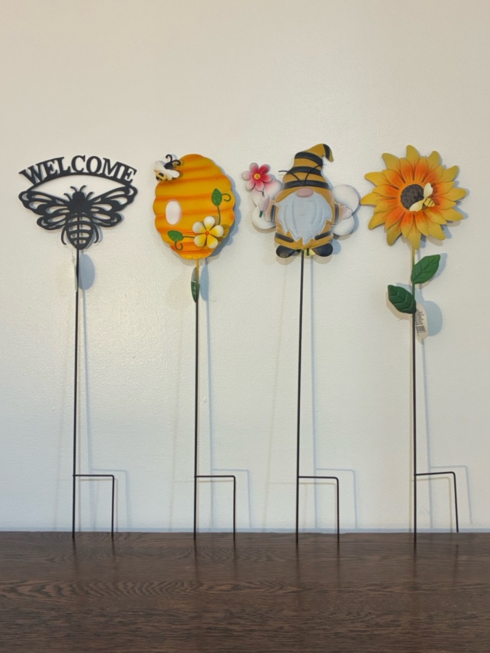 NWT-Set of 4-Bee Themed Metal Yard Stakes- Welcome 🐝 Sunflower, Gnome & Beehive